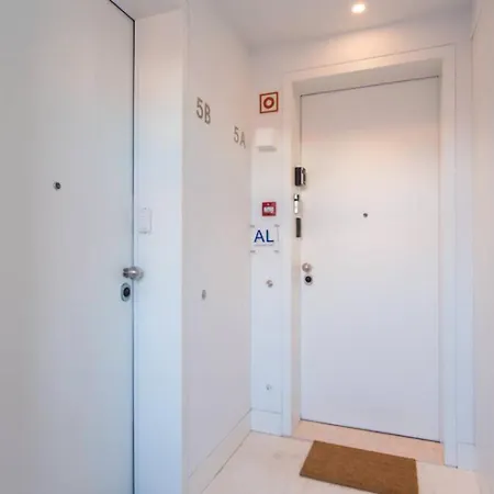 아파트 A Quiet Luxury In A Location That Couldn't Be Better, 2 Minutes Walk From The Subway *