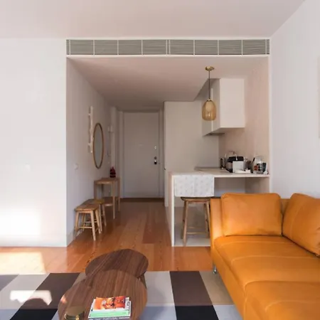 A Quiet Luxury In A Location That Couldn't Be Better, 2 Minutes Walk From The Subway * Lisboa
