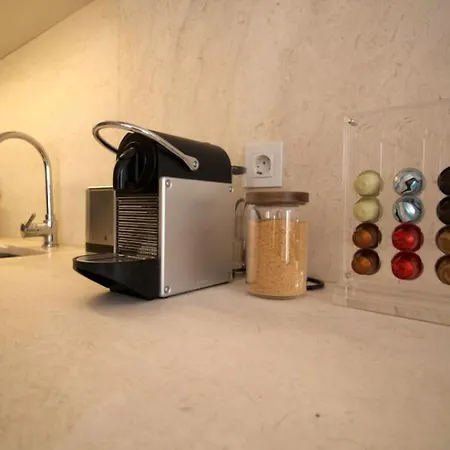 A Quiet Luxury In A Location That Couldn't Be Better, 2 Minutes Walk From The Subway 公寓 *