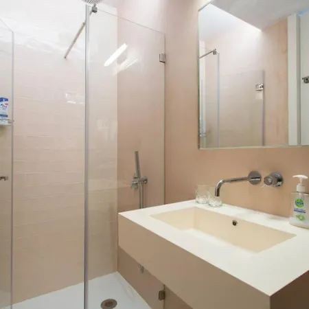 A Quiet Luxury In A Location That Couldn't Be Better, 2 Minutes Walk From The Subway * Lisboa